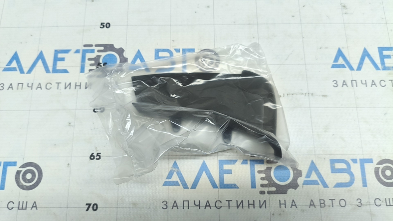 Накладка фонаря внешнего крыло левого Audi A3 8V 17-20 4d usa