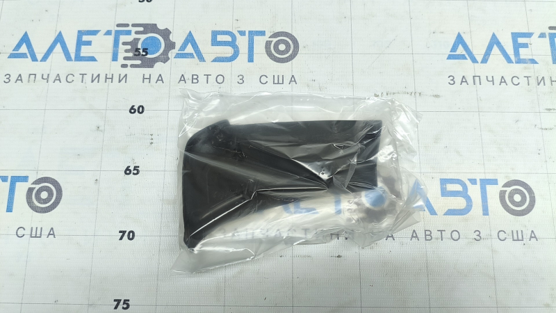 Накладка фонаря внешнего крыло левого Audi A3 8V 17-20 4d usa