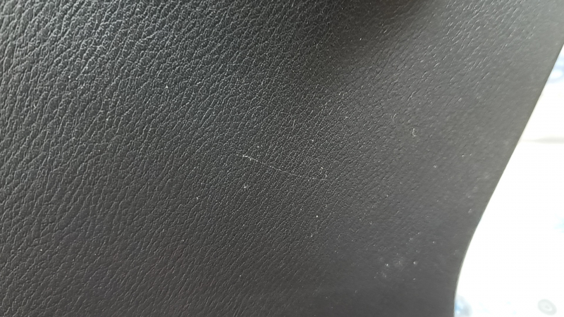 Накладка колени водителя Mazda CX-5 17-25 черная, с подсветкой, царапина