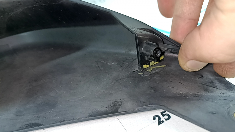 Grilă radiator pentru Toyota Prius 50 Prime 17-19 cu emblemă, sub radar, fără senzori de parcare, zgârieturi, ciobiri, elemente de fixare rupte