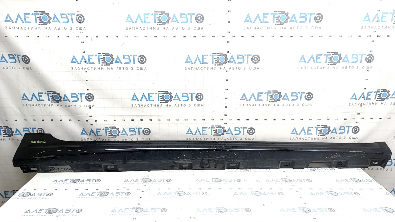 Порог правый Audi A5 F5 18-19 5D черный, затерт