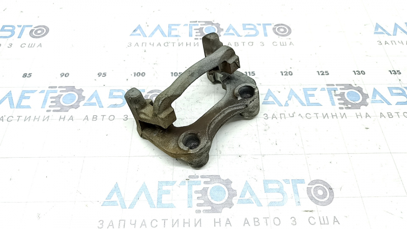 Скоба суппорта задняя правая Toyota Prius 50 16-22