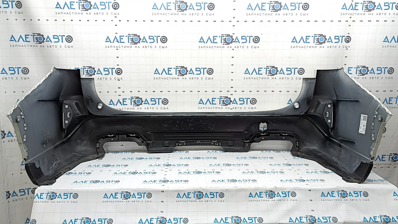 Бампер задний голый Subaru Forester 25-26 белый, прижат, трещина, царапины