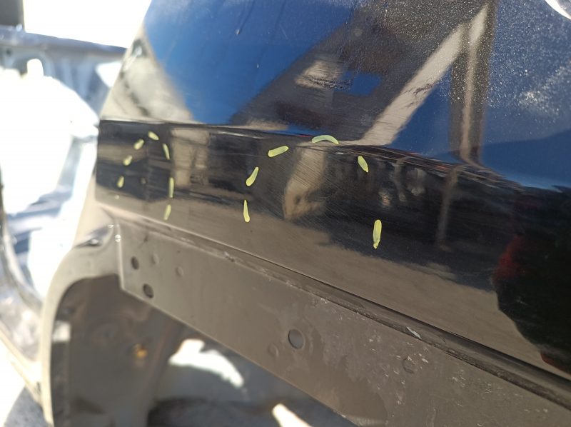 Aripă spate stânga Jeep Grand Cherokee WL 22-26 pe caroserie, neagră, cu proeminențe