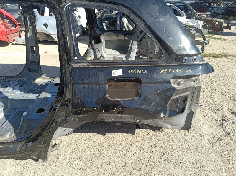 Aripă spate stânga Jeep Grand Cherokee WL 22-26 pe caroserie, neagră, cu proeminențe