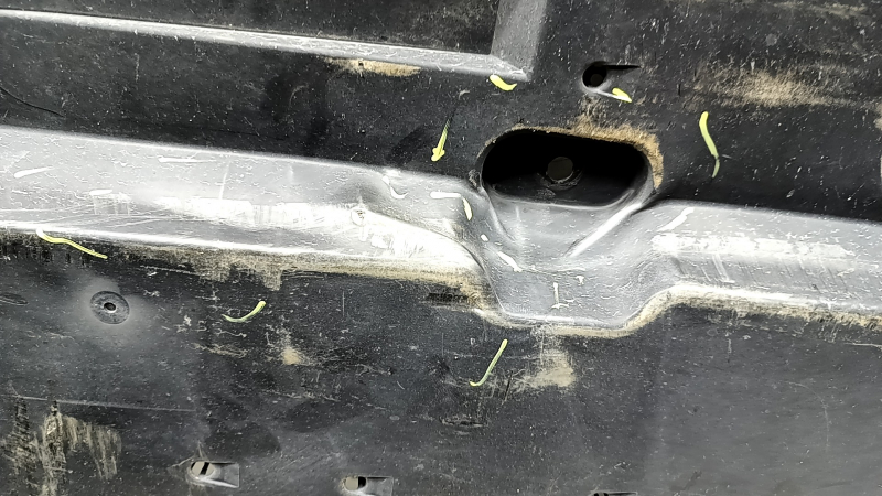 Защита днища передняя левая Toyota Venza 21-24 примята, потерта