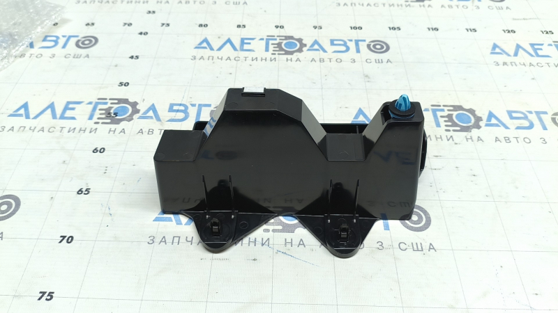 Кронштейн нижней накладки крыла передней правой Mazda CX-90 24-26