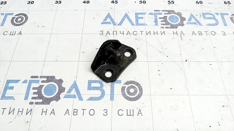 Кронштейн амортизатора двери багажника на кузове левый Ford Escape MK3 13-19