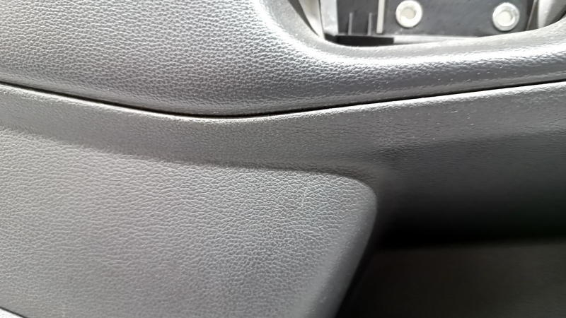 Ornament ușă, placă portbagaj stânga față, suport Ford Escape MK3 17-19, negru, cotieră din piele, zgârieturi