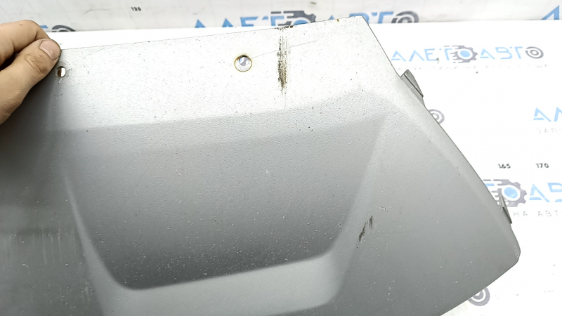 Ornament bară față Ford Escape MK3 17-19 restul barei de protecție argintii, zgârieturi, ciobiri