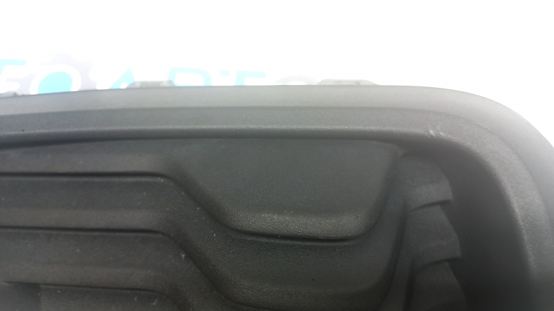 Mufă proiector ceață dreapta Ford Escape MK4 23-26 structură, zgârieturi, crăpătură în suport