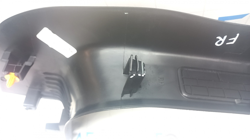 Ornament prag ușă dreapta față Ford Escape MK4 20-26 negru, zgârieturi, suport rupt