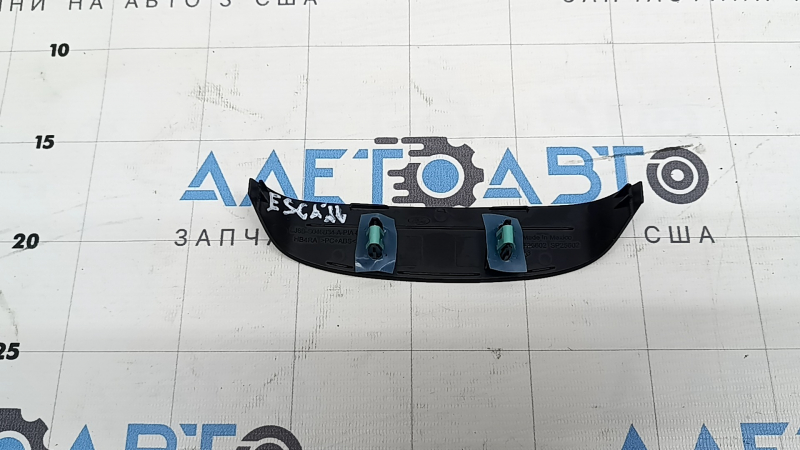 Capacul bordului de deasupra monitorului Ford Escape MK4 20-26 este negru, pentru 8"
