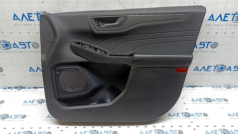 Обшивка двери карточка передняя правая Ford Escape MK4 23-26 черная, подлокотник кожа черная, вставка темно-серая, с черной ручкой, царапины, потертости