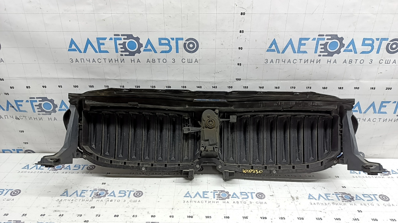 Решетка радиатора grill в сборе BMW 5 G30 17-22 Sport Line, с жалюзи дефлектором радиатора, хром, сколы, царапины на хроме