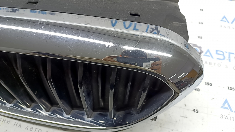 Решетка радиатора grill в сборе BMW 5 G30 17-22 Sport Line, с жалюзи дефлектором радиатора, хром, сколы, царапины на хроме