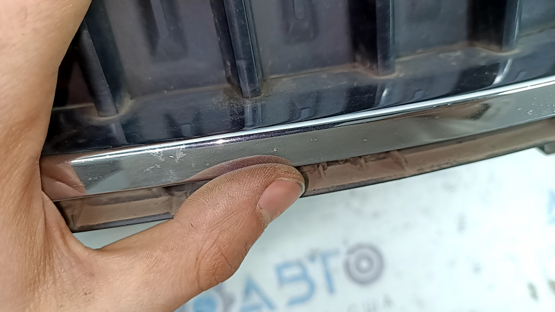 Решетка радиатора grill в сборе BMW 5 G30 17-22 Sport Line, с жалюзи дефлектором радиатора, хром, сколы, царапины на хроме