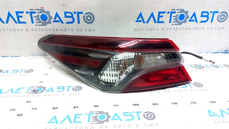 Lampa aripa exterioara stanga Toyota Camry v70 21-24 halogen