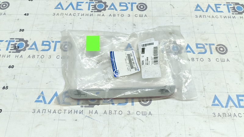 Reflector bara spate dreapta pentru Dodge Challenger 15-23.