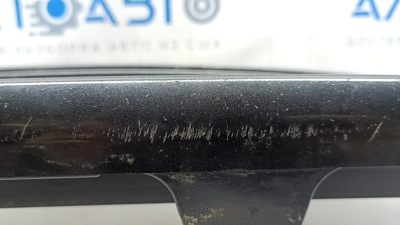 Нижняя решетка переднего бампера Toyota Camry v70 21-24 LE/XLE usa без парктроников, черный глянец, трещины, срезы, царапины, песок