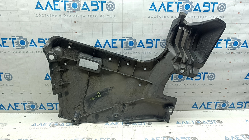 Protecția inferioară stânga spate a caroseriei la Toyota Camry v70 18-24 hybrid este îndoită