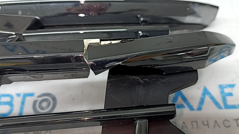 Grilă frontală Limited Hyundai Tucson 2025-2026, crom închis, spartă