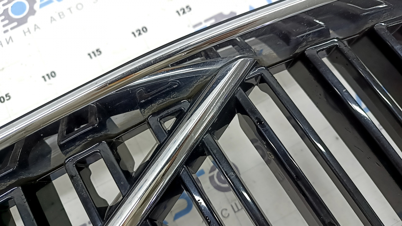 Grilă radiator cu insignă Volvo XC90 17-19, neagră, ramă cromată, sub cameră, ciobituri