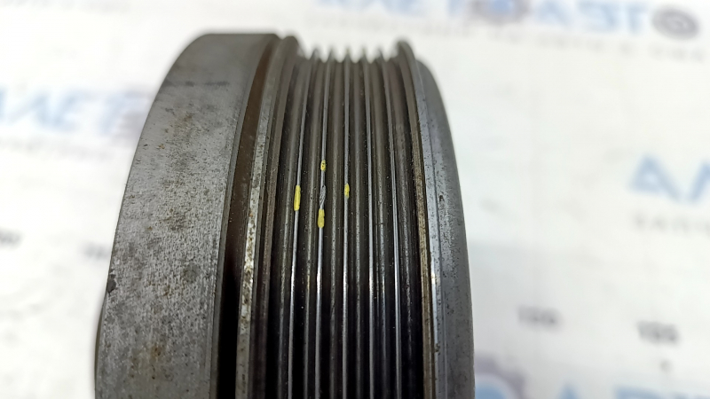 Zgârieturi la fulia arborelui cotit BMW F30 17-18 B46B20B 2.0T AWD