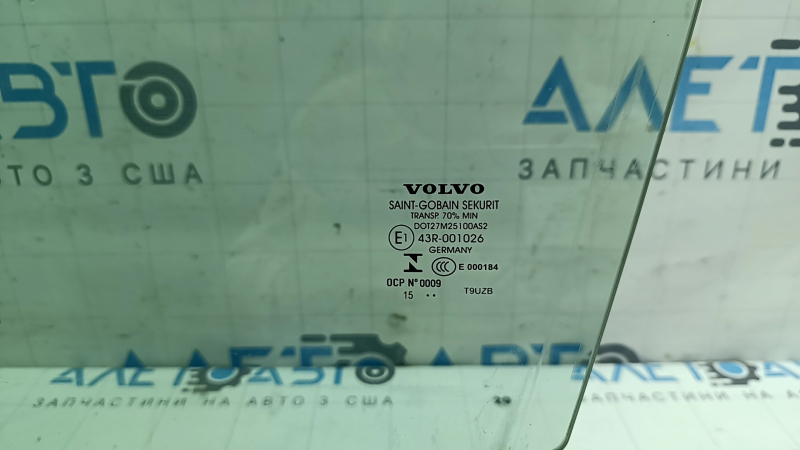 Zgârieturi pe geamul ușii stânga față Volvo XC90 16-26