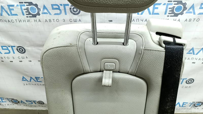 Заднее сиденье центральное 2 ряд Volvo XC90 16-25 кожа серая под 3 ряда, с ремнем и подлокотником, под химчистку, вмятины, ржавый каркас