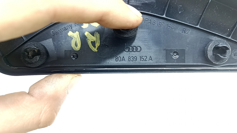 Suport pentru garnitura ușii, spate dreapta Audi Q5 80A 18-25