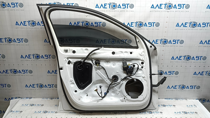 Ansamblu ușă față stânga Audi A3 22-26 alb LY9C pentru închidere fără cheie, ornament cromat, lovituri, zgârieturi pe ornament