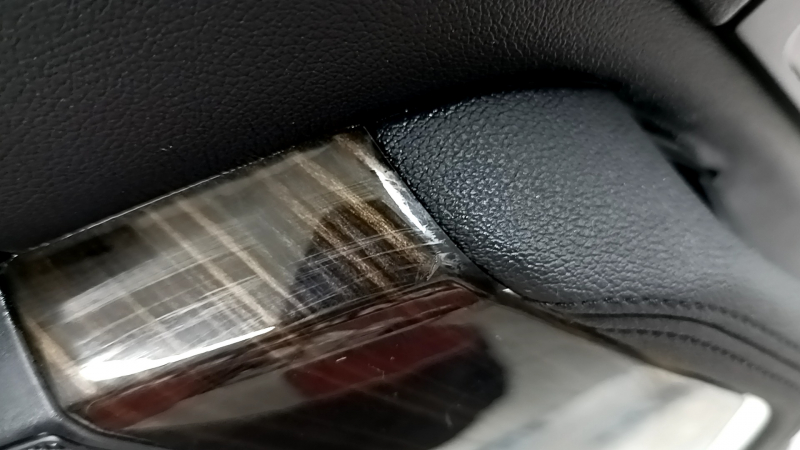 Ornament ușă, placă portieră dreapta spate, BMW X5 G05 19-22, piele neagră fără cortină, inserție din lemn Fineline Stripe, cotieră din piele bej, cu mâner și suprapuneri, lovitură, zgârieturi, curățabil chimic