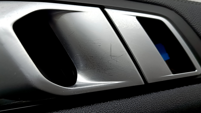 Ornament ușă, placă portieră dreapta față, BMW X5 G05 19-25, piele neagră, inserție din lemn Fineline Stripe, cotieră din piele neagră, cu mâner și suprapuneri, lovituri, rupturi, zgârieturi