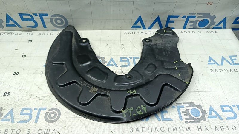 Capacul discului de frână stânga față al modelului Audi A3 22-26 este îndoit