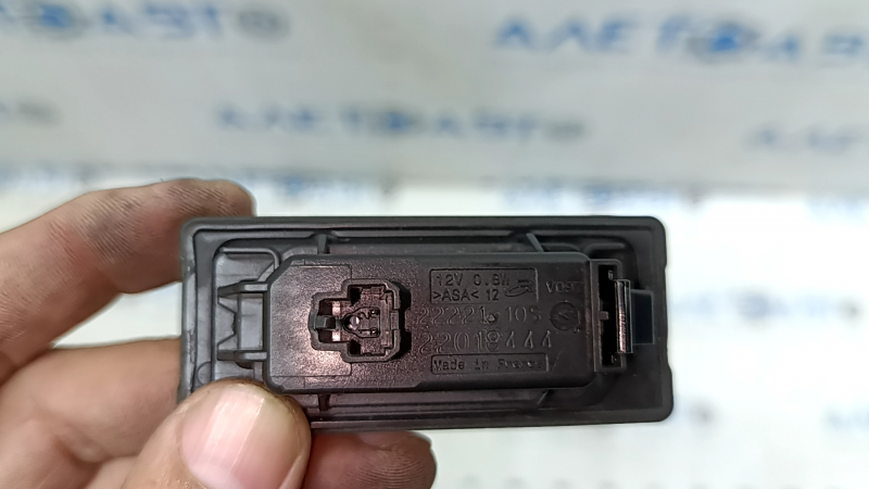 Lampă de înmatriculare pe portbagaj dreapta pentru Audi A3 22-26