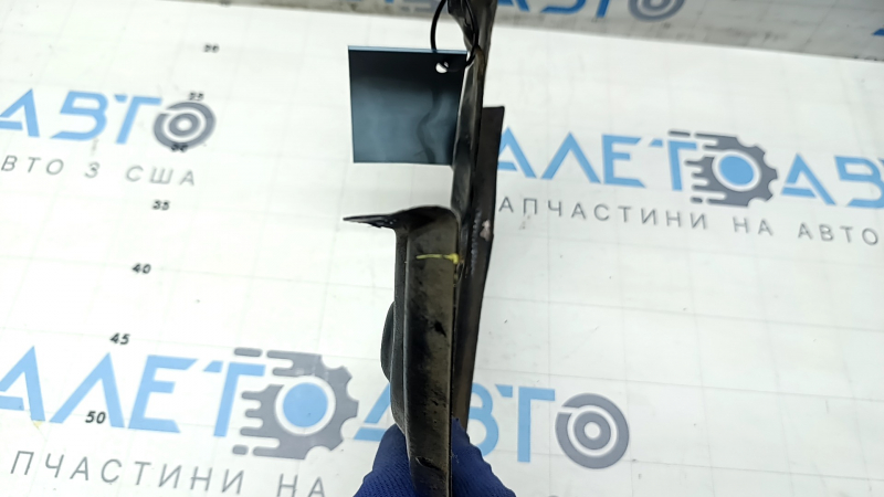 Capacul discului de frână spate dreapta al modelului Audi A3 22-26 este îndoit