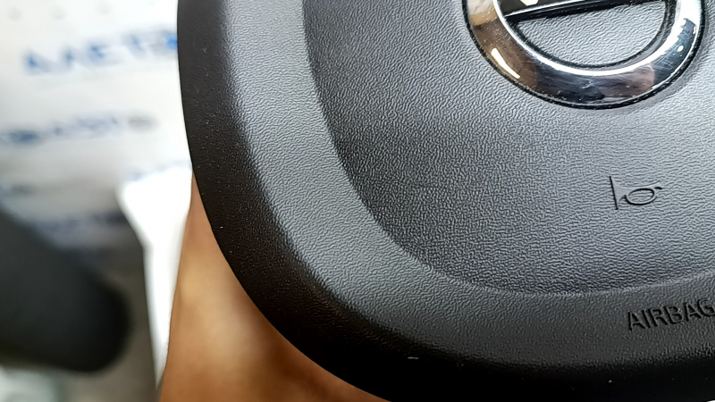 Airbag în volanul șoferului Volvo XC60 18-26 negru, zgârieturi, lovituri