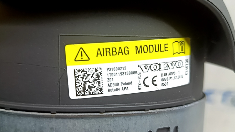 Airbag în volanul șoferului Volvo XC60 18-26 negru, zgârieturi, lovituri
