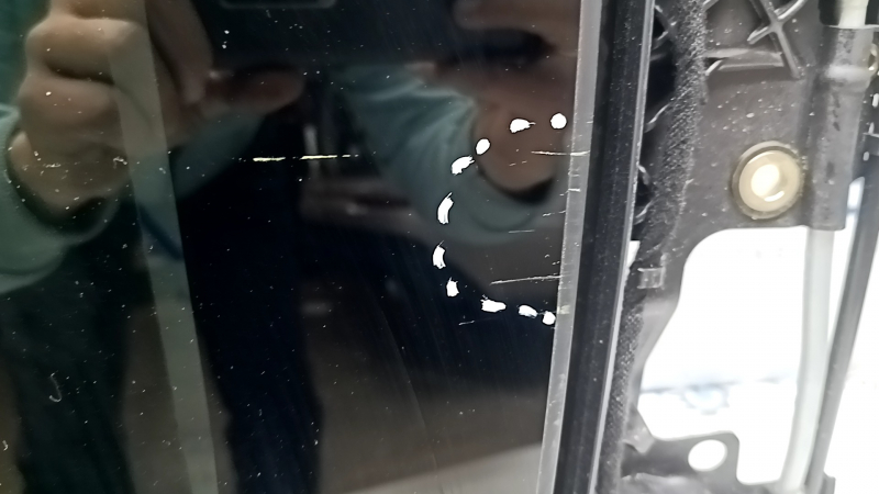 Панорама в сборе Volvo XC60 18-26 черная шторка, царапины, шторка вылезла из паза