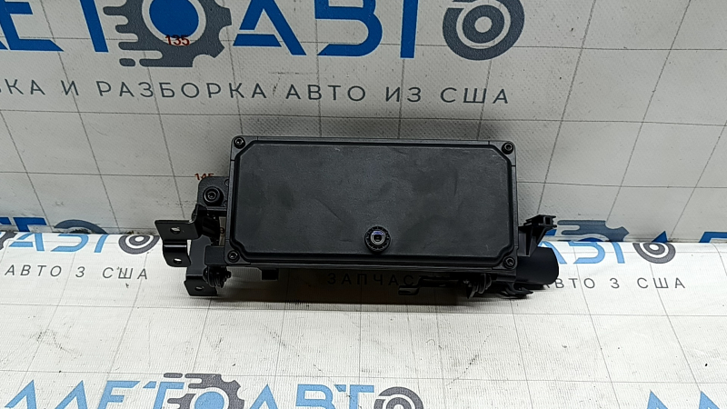 Cameră video pe parbriz pentru menținerea benzii de rulare pe 18-21 de benzi la un Volvo XC60