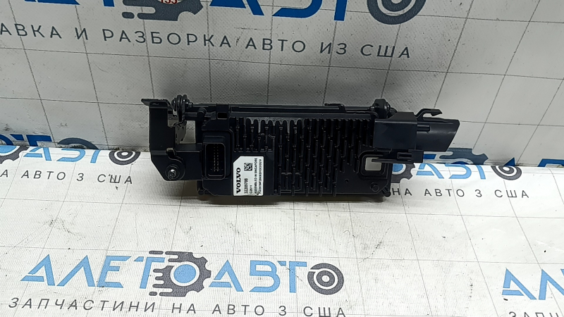 Cameră video pe parbriz pentru menținerea benzii de rulare pe 18-21 de benzi la un Volvo XC60