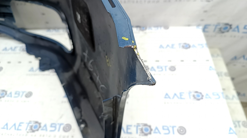 Bara spate VW Jetta 22-26, nefinisată, albastră, zgârieturi, uzată, crăpată, elemente de fixare rupte, fragmente de elemente de fixare lipsă, elemente de fixare deformate