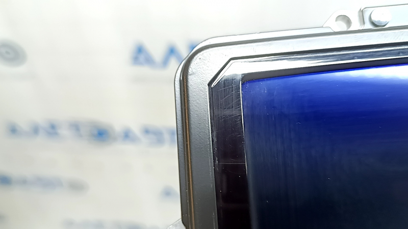 Zgârieturi pe monitorul de navigație Volvo XC60 18-26
