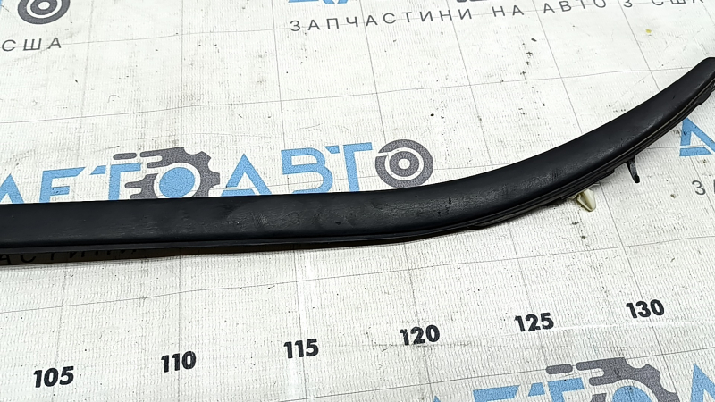 Молдинг лобового стекла правый Volvo XC60 18-26 черный мат, царапины
