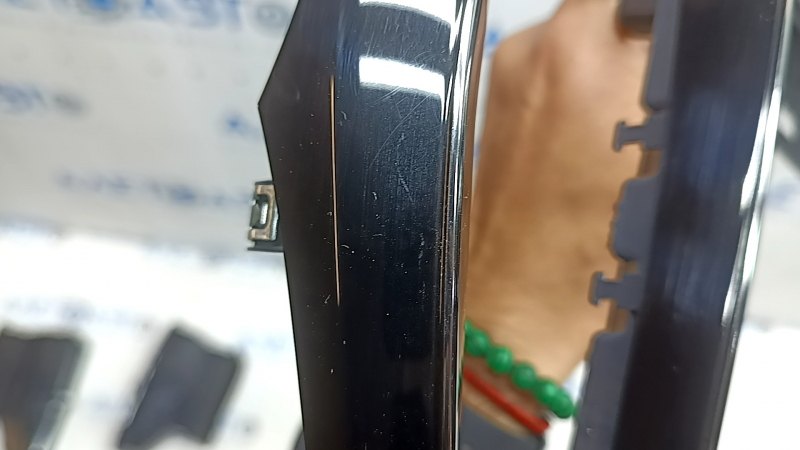 Ornamente centrale bord Volvo XC60 18-26, negru lucios cu crom, zgârieturi