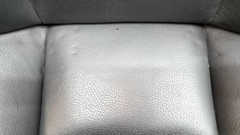 Scaun pasager Volvo XC60 18-26 cu airbag, electric, încălzit, piele neagră, cu unitate de control, necesită curățare, îndoit, zgâriat, zgâriat