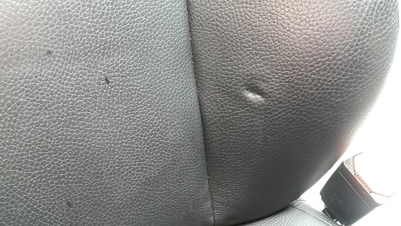 Scaun pasager Volvo XC60 18-26 cu airbag, electric, încălzit, piele neagră, cu unitate de control, necesită curățare, îndoit, zgâriat, zgâriat