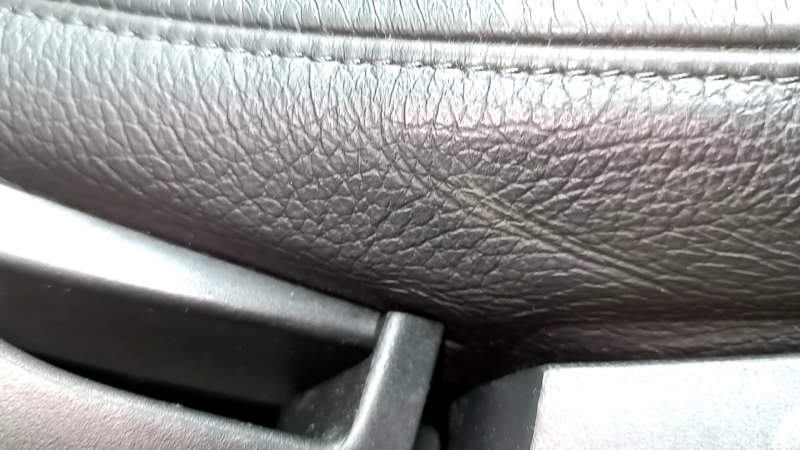 Scaun pasager Volvo XC60 18-26 cu airbag, electric, încălzit, piele neagră, cu unitate de control, necesită curățare, îndoit, zgâriat, zgâriat