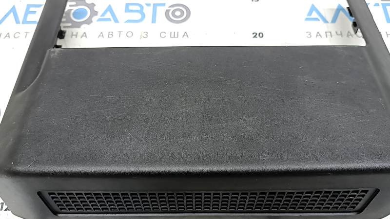 Zgârieturi la capacul bateriei de înaltă tensiune Audi A3 22-24 MHEV 48V